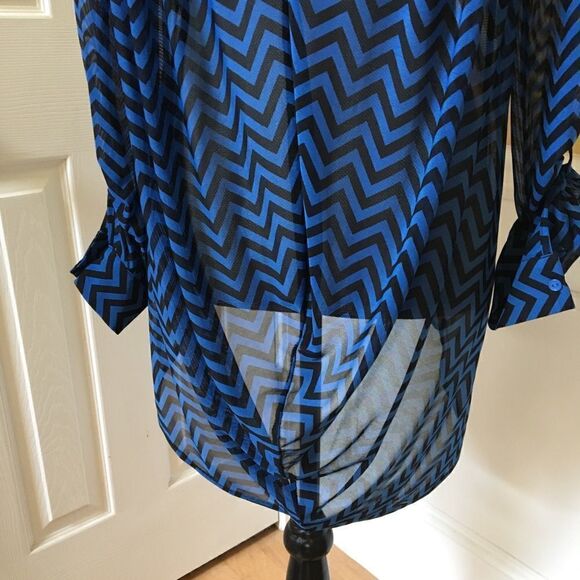 Blue and Black High-low Top - Picture 6 of 6